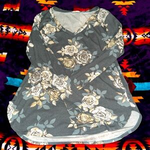 Women’s long sleeve tshirt